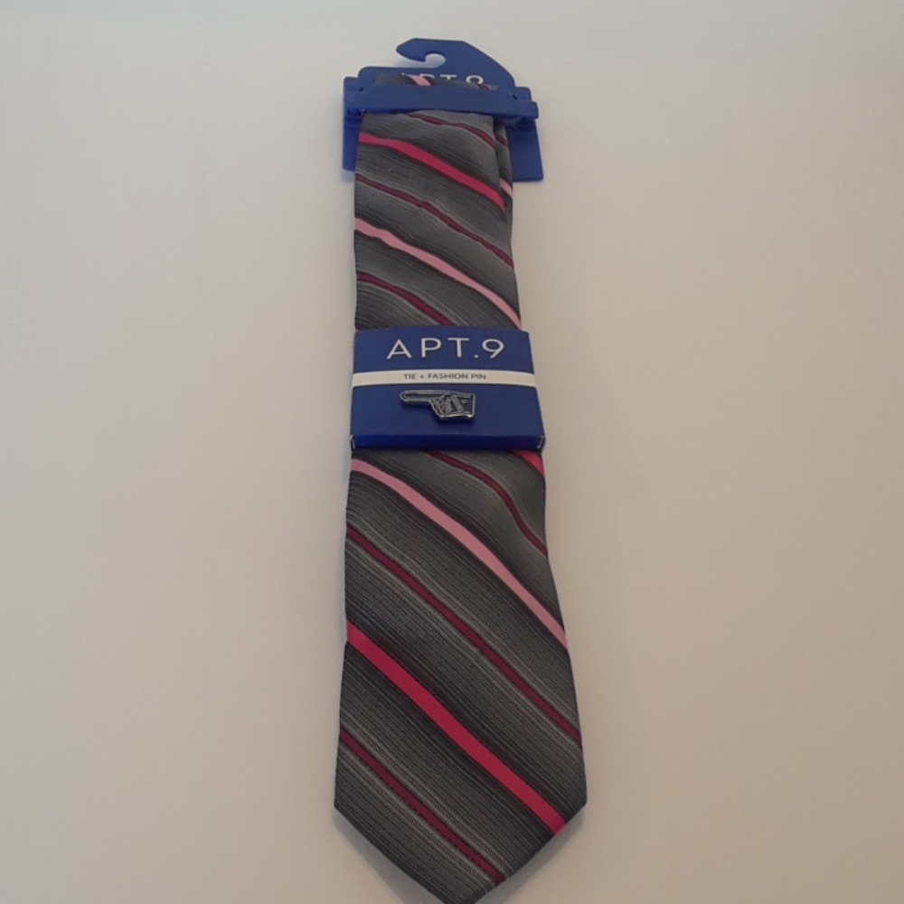 APT. 9 Necktie & Fashion Pin